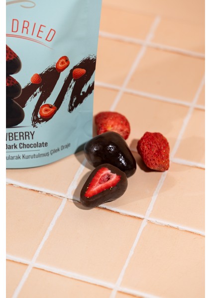 Bitter Çikolata Kaplı Dondurularak Kurutulmuş Çilek Draje indirimleri