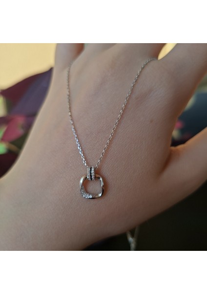 925 Ayar Gümüş Zirkon Taşlı Kare Model Genç/yetişkin Kadın Kolyesi - Şık Tasarım