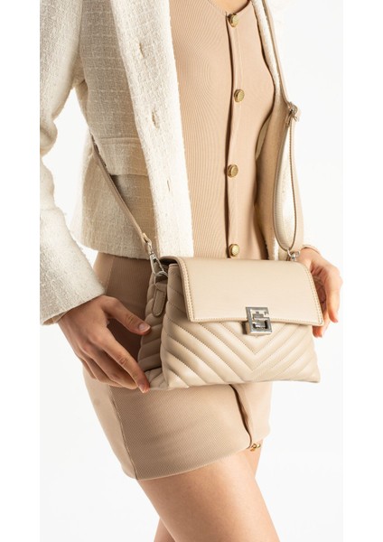 Asel Çanta,şık Tasarımlı açık viizon Kadın Orta Boy Çapraz Çanta ,nakış ve Kapak Detaylı Omuz Çantası modelleri