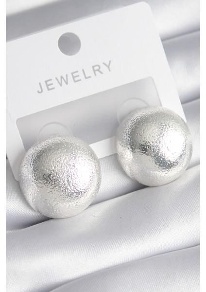 Pirinç Gümüş Renk Işleme Detay Top Model Kadın Küpe - TJ-BKP8544