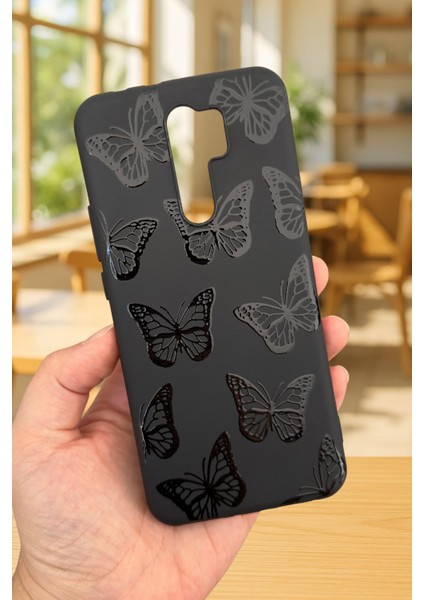Xiaomi Redmi 9 Uyumlu Siyah Kelebek Desenli Silikon Darbe Emici Klasik Korumalı Rubber Kılıf