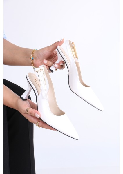 Sivri Burun Beyaz Rugan Topuklu Ayakkabı – Klasik ve Şık Tasarım