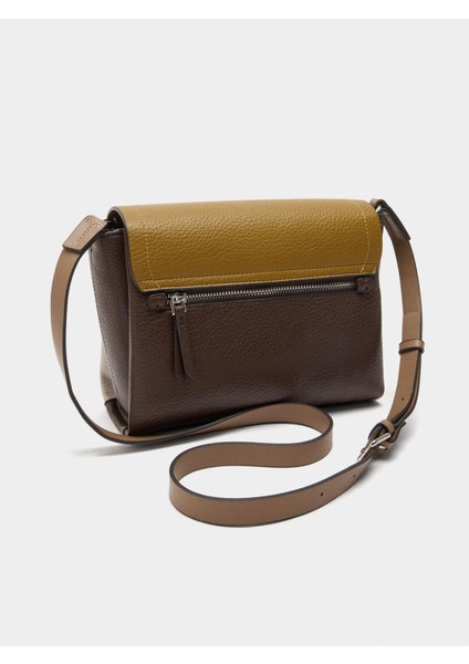 Renkli Kapaklı Çapraz Askılı Çanta modelleri