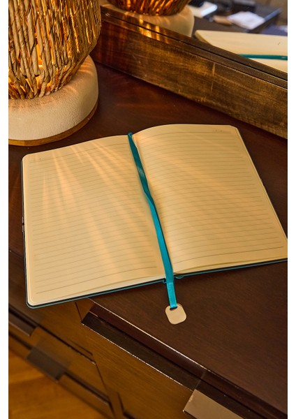 Kişiye Özel Turkuaz Lastikli Vegan Deri Düz 224 Sayfa Çizgili Not Defteri fiyatları