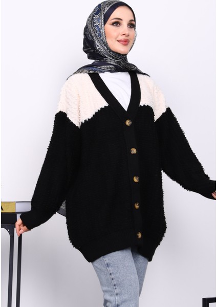 Siyah V Yaka Düğmeli Triko Hırka