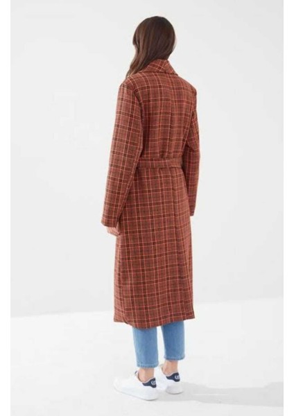 Kadın Oversize Trençkot – Kahverengi Ekose Desenli, Şık ve Modern modelleri