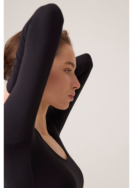 x Ece Siyah Uzun Kollu U Yaka Spor Bluz Scoop Neck Top