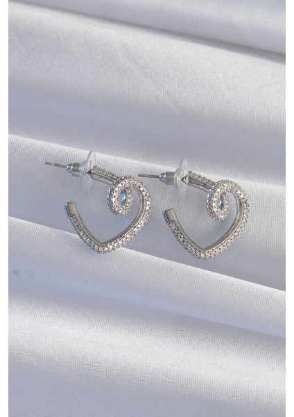 Pirinç Gümüş Renk Zirkon Taşlı Kıvrımlı Yarım Kalp Küpe fiyatları