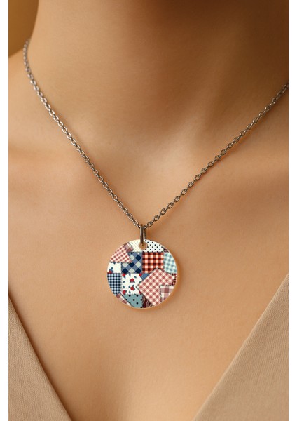 Şeffaf Sert Akrilik Kolye Ucu ve Üzeri Zincirli Desenli Kolye Yama