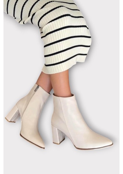 Kalın Topuk Sivri Burun Fermuarlı Kadın Bot Bej