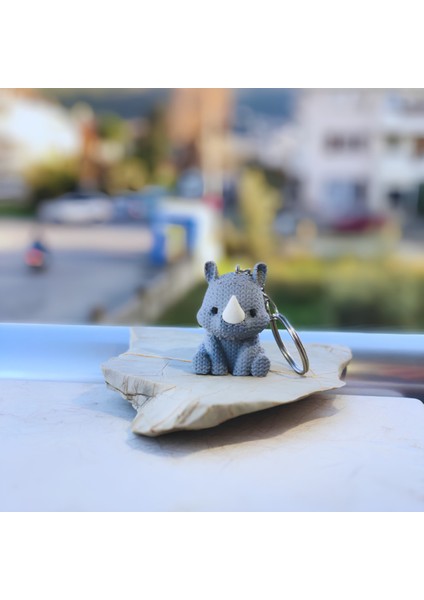 Örgü Desenli Gri Gergedan Anahtarlık – Sert ve Ağır Figür | Dekoratif Aksesuar modelleri