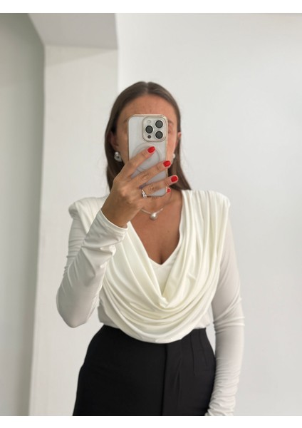 Degaje Yaka Omuz Pileli Bluz