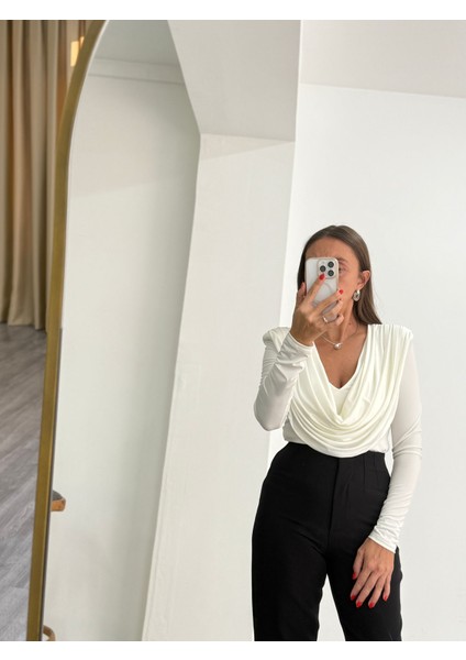 Degaje Yaka Omuz Pileli Bluz fiyatları