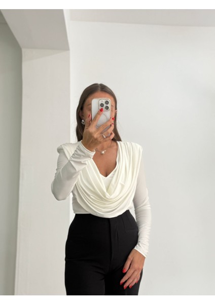 Degaje Yaka Omuz Pileli Bluz indirimleri