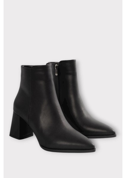 Kalın Topuk Sivri Burun Fermuarlı Kadın Bot Siyah fırsatları