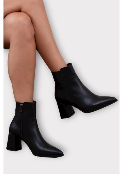 Kalın Topuk Sivri Burun Fermuarlı Kadın Bot Siyah