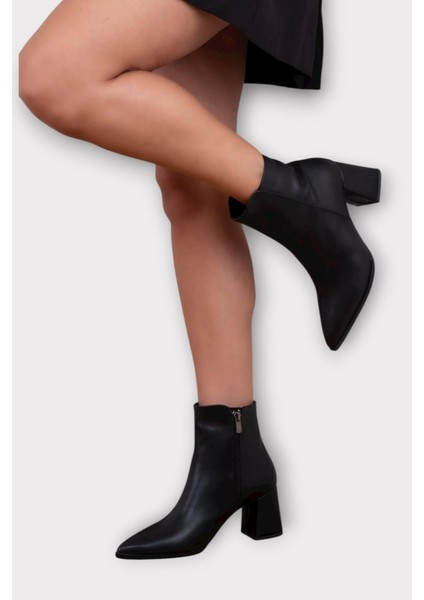 Kalın Topuk Sivri Burun Fermuarlı Kadın Bot Siyah