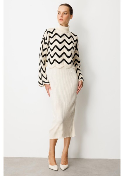 Balıkçı Yaka Desenli Triko Takım Elbise-Krem modelleri