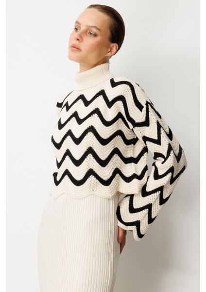 Balıkçı Yaka Desenli Triko Takım Elbise-Krem fırsatları