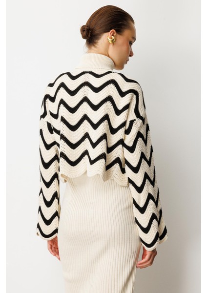 Balıkçı Yaka Desenli Triko Takım Elbise-Krem