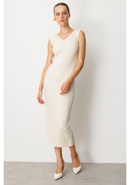 Balıkçı Yaka Desenli Triko Takım Elbise-Krem