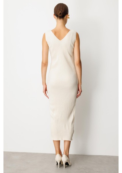 Balıkçı Yaka Desenli Triko Takım Elbise-Krem