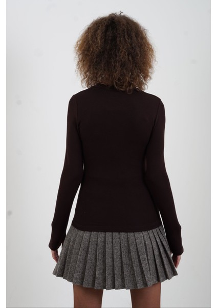 Kahve O Yaka Parmak Detaylı Bluz