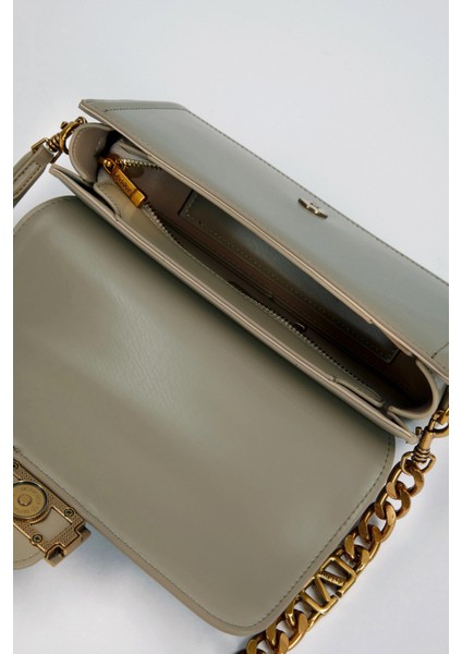 Gri Kare Kilit Detaylı Omuz Çantası