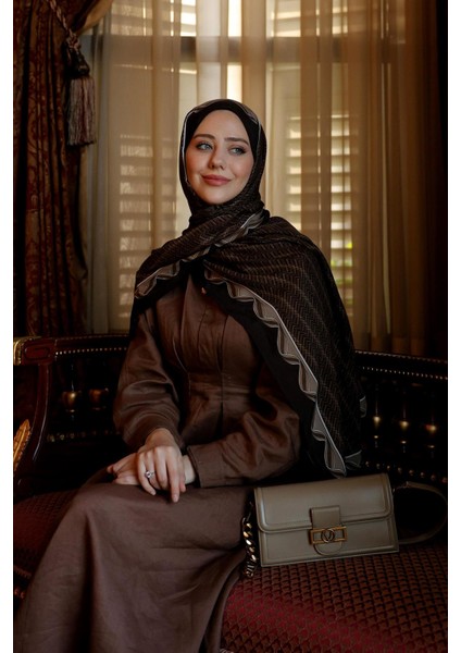 Gri Kare Kilit Detaylı Omuz Çantası