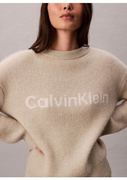 Yuvarlak Yaka Standart Işlemeli Beyaz Kazak Kadın LV044D359GPD7 fırsatları