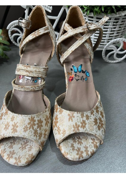 Papatya Desenli Kapalı Topuk Tango -Dans ve Abiye Ayakkabısı 8,5 cm Topuk Boyu