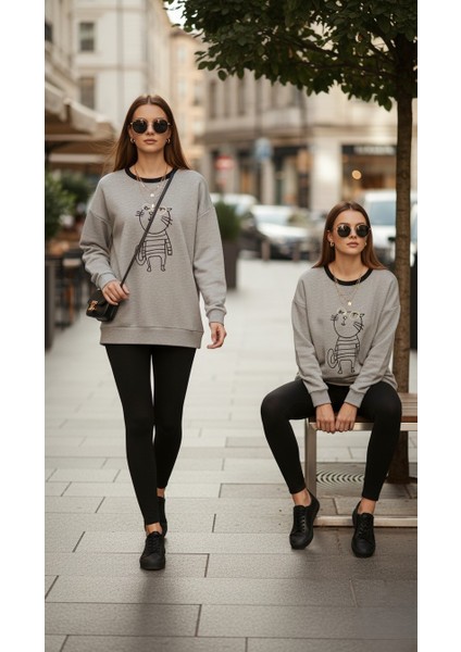 Kadın Kedi Nakışlı Sweatshirt – Rahat Kalıp 3 Iplik Şardonsuz, Siyah & Gri Melanj