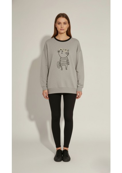 Kadın Kedi Nakışlı Sweatshirt – Rahat Kalıp 3 Iplik Şardonsuz, Siyah & Gri Melanj fiyatları