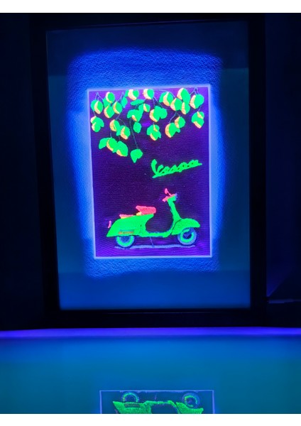 Vespa Kırmızı - Uv LED Li Neon Nakış Işlemeli 21X30 cm
