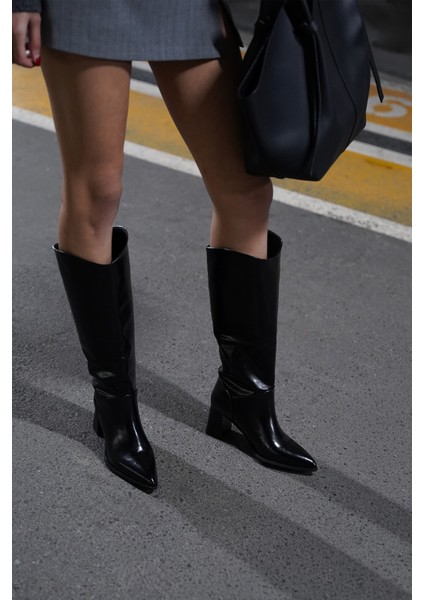 Kadın Sivri Burun Kalın Topuklu Fermuarsız Topuklu Çizme Tines Siyah fiyatları