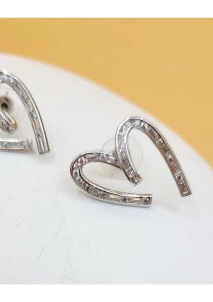 Kalp Kıvrımı Taşlı Gümüş Kaplama Küpe fiyatları