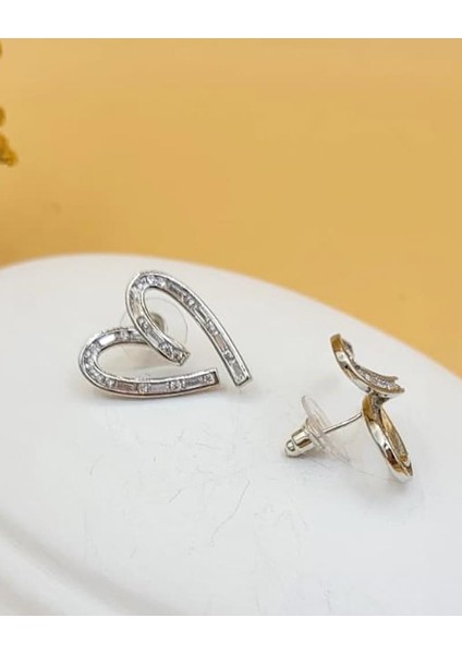 Kalp Kıvrımı Taşlı Gümüş Kaplama Küpe fırsatları