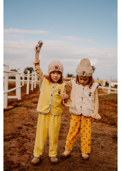 Petit Paris Çiçek Nakışlı Peluş Krem Yelek