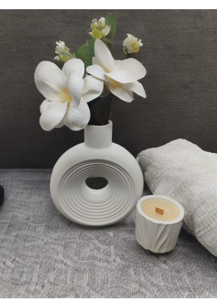 C16 Dekoratif Delikli Vazo ve Mumluk