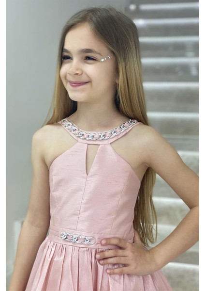 Erkut Abiye Yaka ve Kolu Taşlı Önü Kısa Arkası Uzun Abiye Elbise 648 Pudra