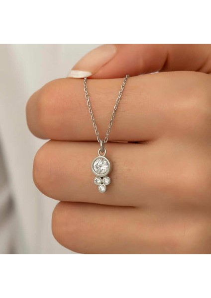 Gümüş Çiğ Damlası Yuvarlak Tektaş Bayan Kolye