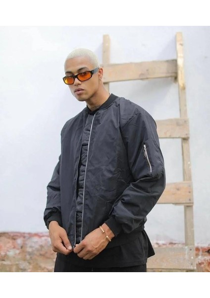 Unisex Siyah Bomber Mont – Su Itici Kumaş, Kapitone Astarlı, Fermuarlı ve Günlük Kullanıma Uygun Ceket- Siyah
