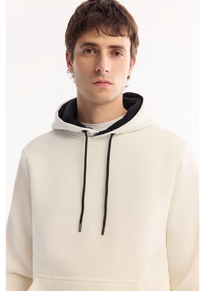 Erkek Beyaz Şardonlu Kumaş Bisiklet Yaka Basic Sweatshirt E001018