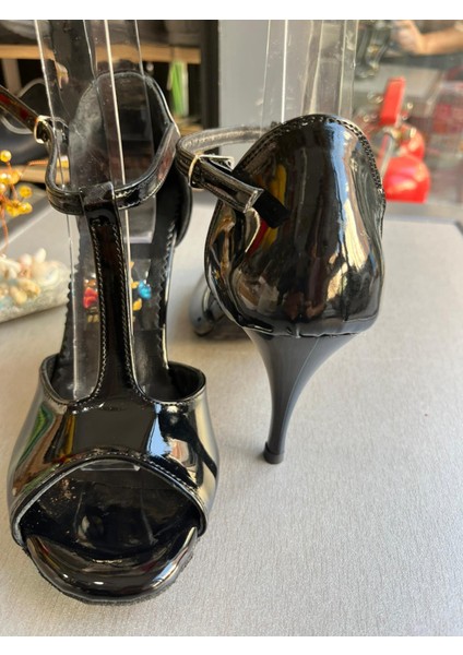 Geceye Dokunan Işık: Siyah Rugan T Model Topuklu 8,5 cm 13 Pont Tango-Dans ve Salon Ayakkabısı modelleri