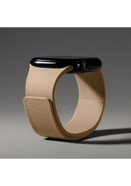 Apple Watch Series 11/10(42MM)/9/8/7/SE3/SE2/SE Uyumlu 38/40/41MM Deri Görünümlü Yumuşak Dokulu Manyetik Mıknatıslı Kordon