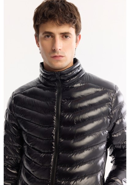 Erkek Siyah Kaz Tüyü Su İtici Rüzgar Geçirmez Kumaşlı Dik Yaka Şişme Comfort Fit Mont B006015