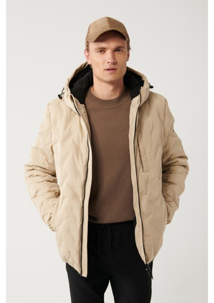 Erkek Bej Yapıştırma Desenli Su İtici Kumaşlı Kapüşonlu Şişme Mont A32Y6041