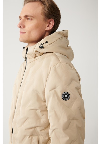 Erkek Bej Yapıştırma Desenli Su İtici Kumaşlı Kapüşonlu Şişme Mont A32Y6041