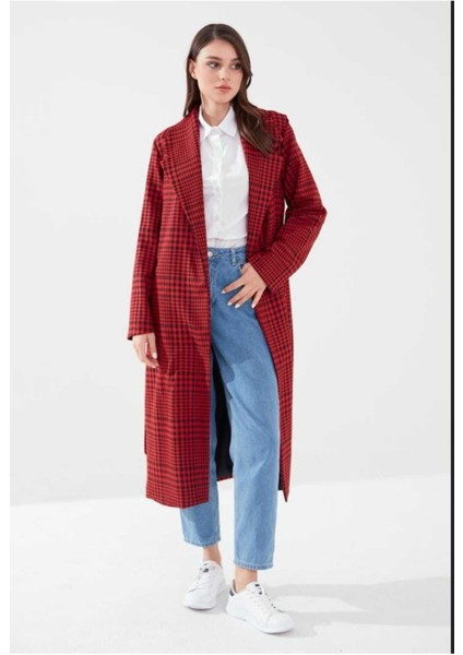 Kadın Oversize Trençkot – Kırmızı Ekose Desenli, Şık ve Modern fiyatları