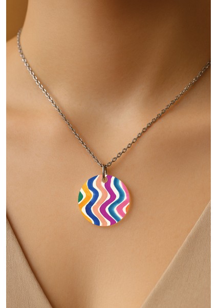 Şeffaf Sert Akrilik Kolye Ucu ve Üzeri Zincirli Desenli Kolye Christiana